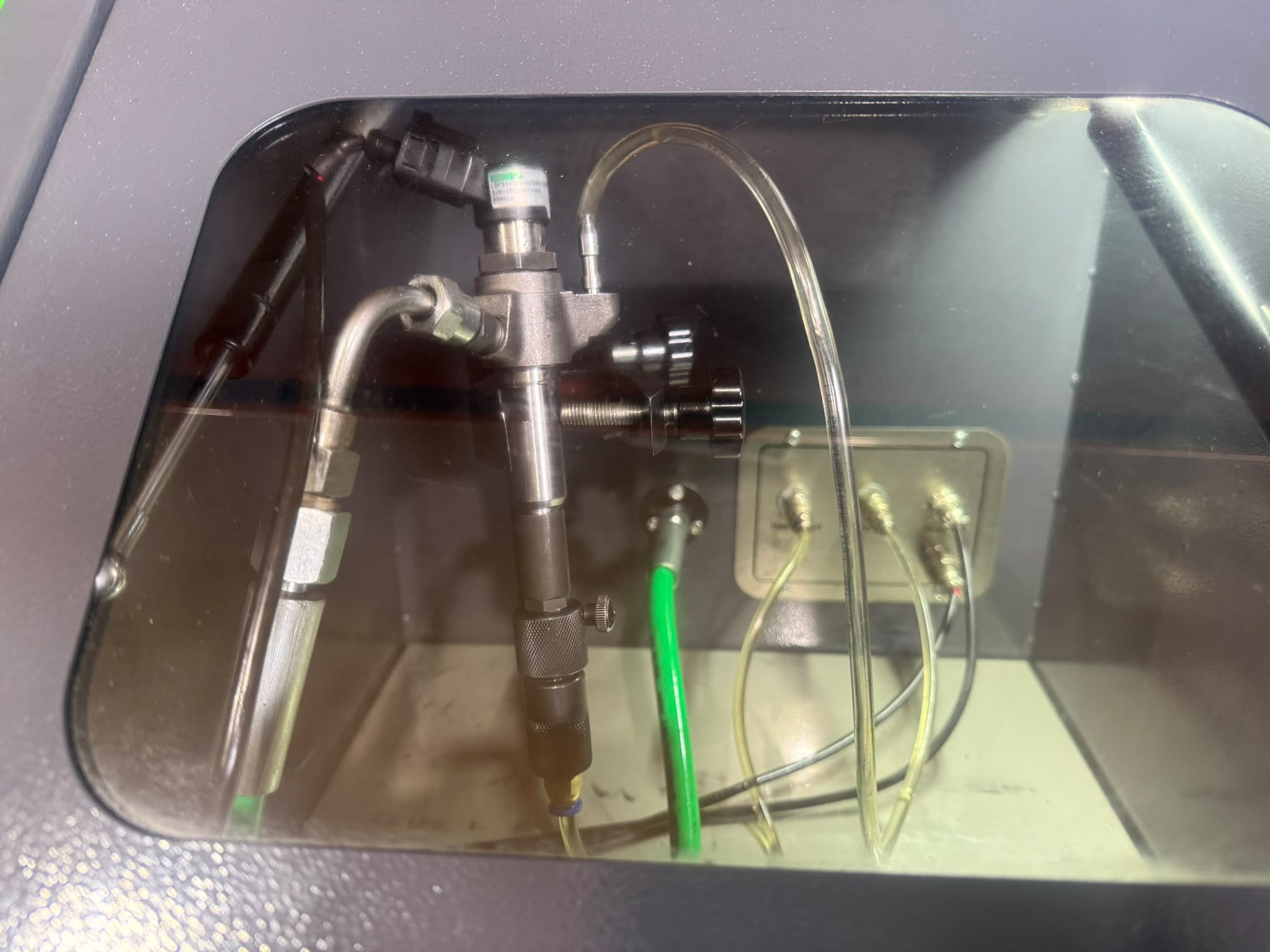 Injector on test machine